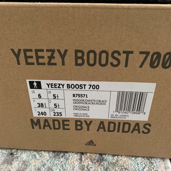 ❌SOLD❌Yeezy Boost 700 Wave Runner 6M / 7-7.5W - Picture 6 of 10